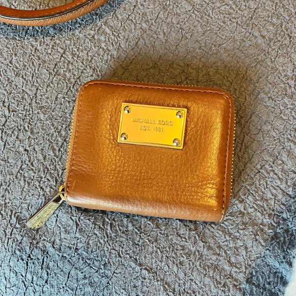 90sMichael Kors Caramel Brown handbag and wallet. - Picture 8 of 9
